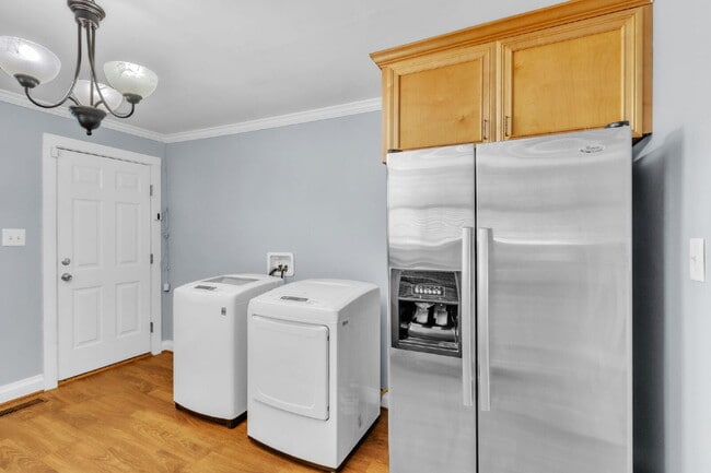 Building Photo - Cute Bungalow Style 2-Bedroom Haven with H...