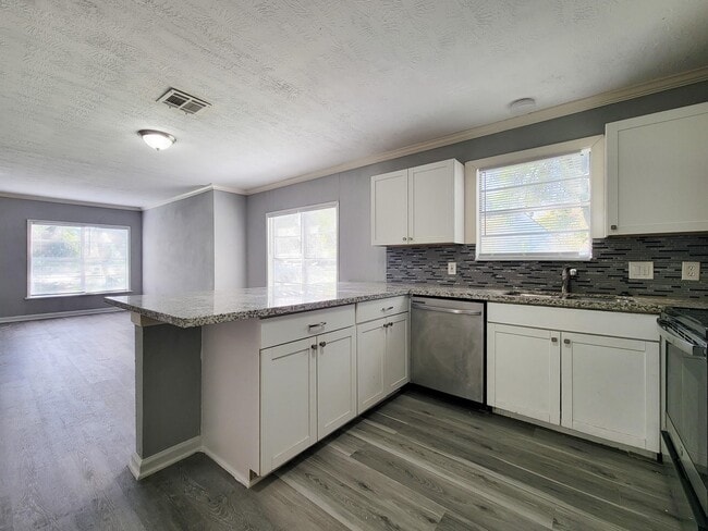 Building Photo - 2330 Cedar Dr