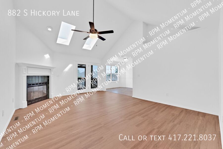 Building Photo - 882 S Hickory Ln