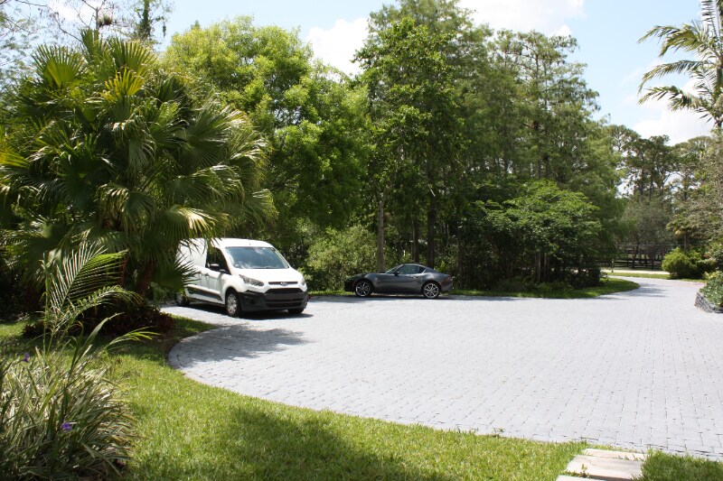 Building Photo - 5862 Homeland Rd