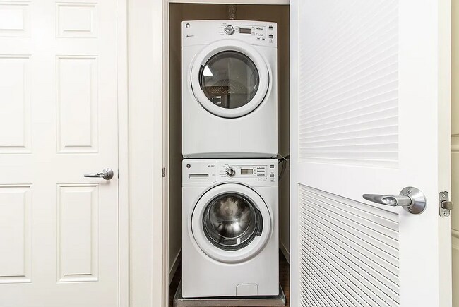 Building Photo - 30 Caldwell St