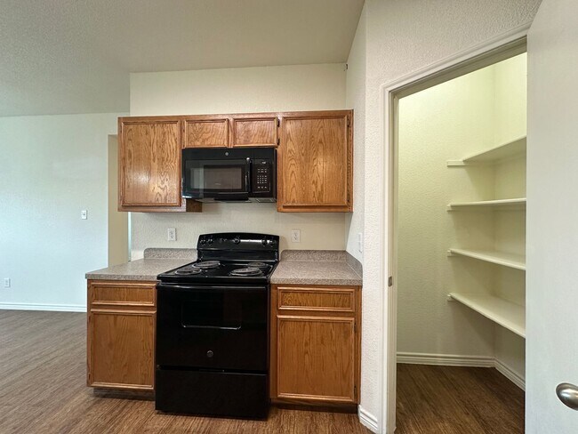 Building Photo - 901 Lasso Dr