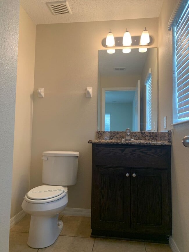 Building Photo - MOVE IN SPECIAL-2/2 Very Nice Duplex for Rent in St. Cloud