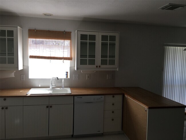 Building Photo - 10802 Heatherford Dr