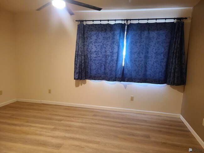 Building Photo - 12500 E Del Rico