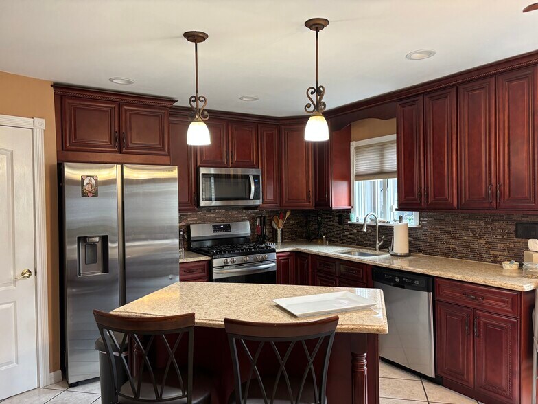 Building Photo - 16 Eastwood Pl