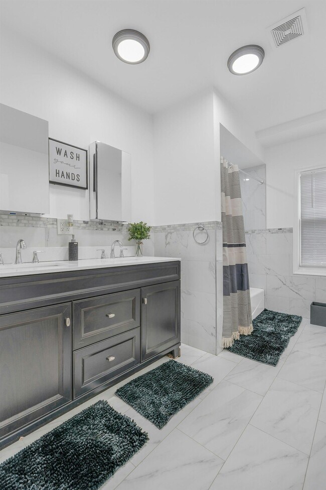 Building Photo - 196 2nd St