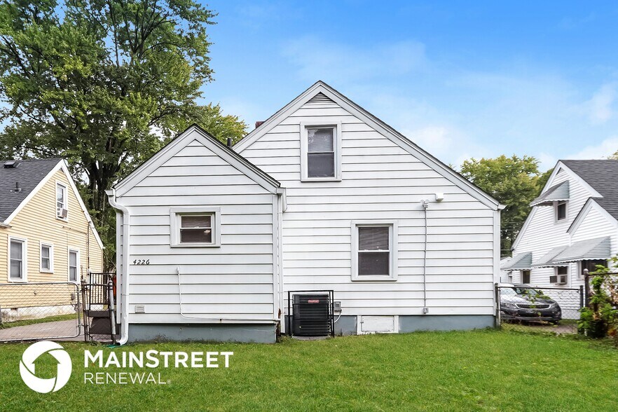 Building Photo - 4226 Grand Ave