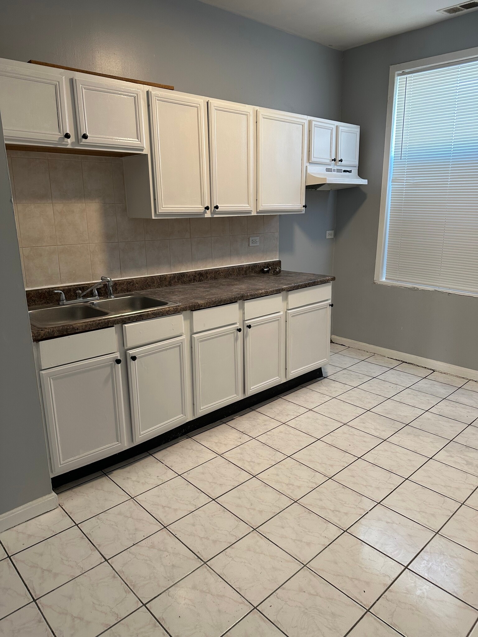 Building Photo - 3348 W Van Buren St