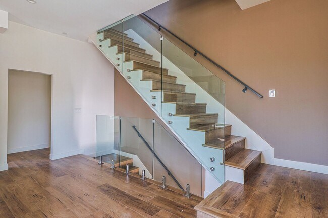 Building Photo - 2821 Virginia Rd