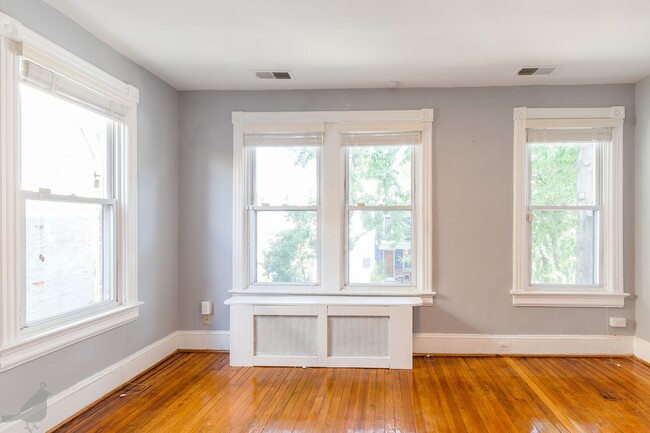 Building Photo - Classy Columbia Heights Row Home! 1/2 Off ...