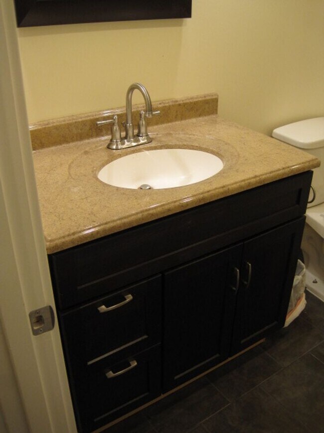 Building Photo - 947