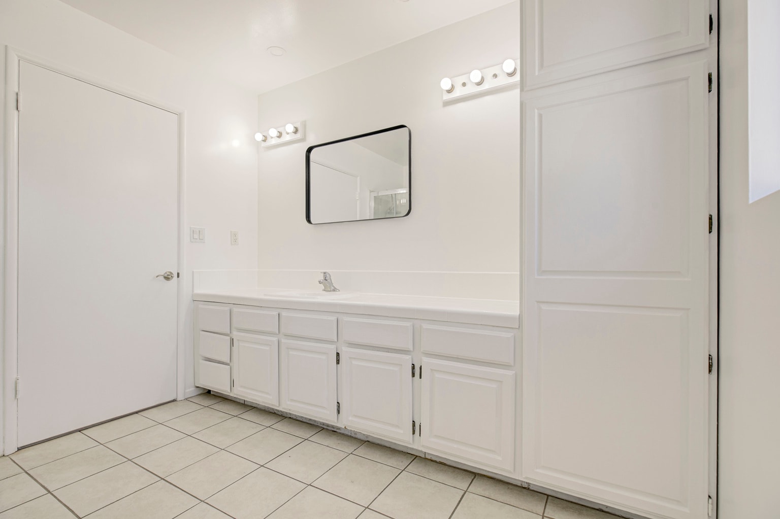 Building Photo - 6011 Bellaire Ave