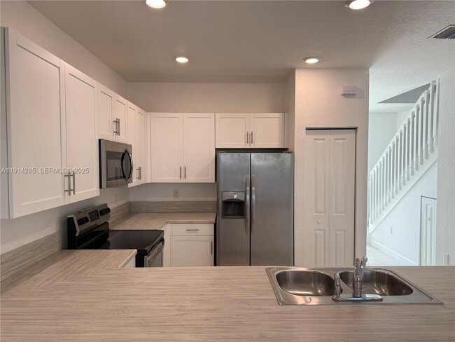 Building Photo - 685 NE 208th Terrace