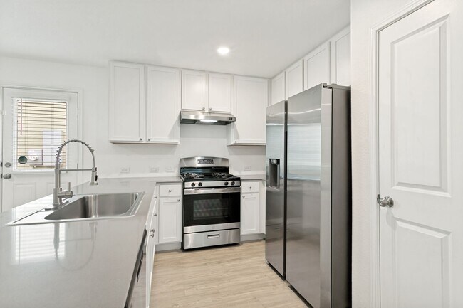 Building Photo - Modern 4-Bedroom Home Near Lackland AFB