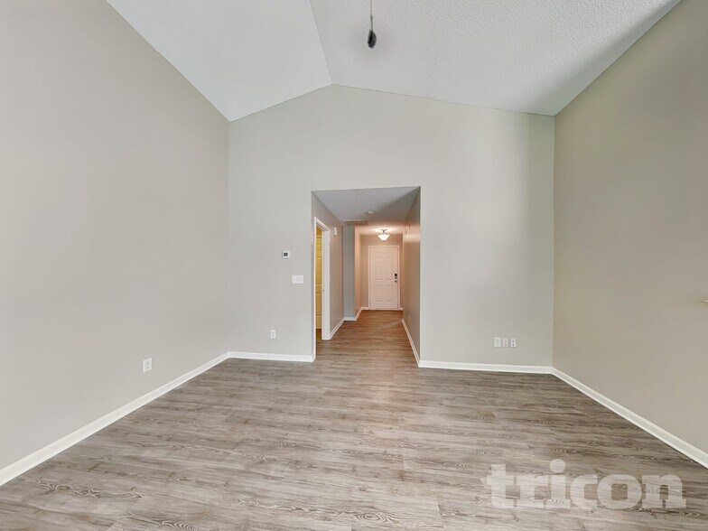 Building Photo - 115 Markham Dr