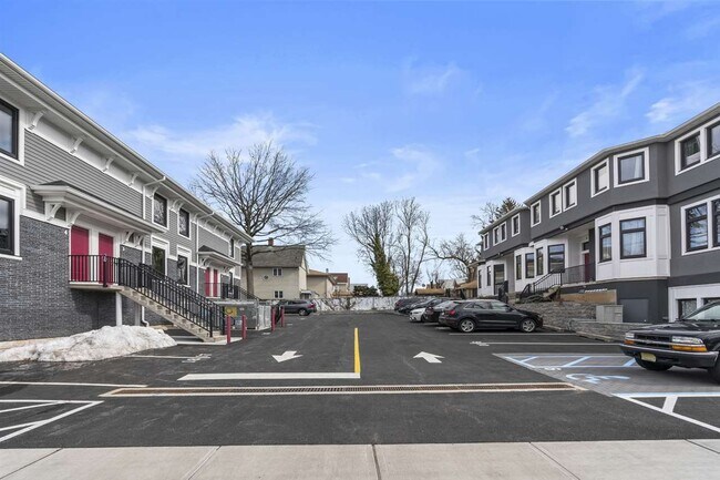 Building Photo - 585 Hoboken Rd