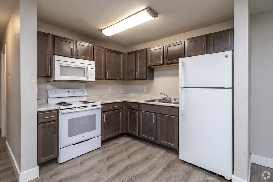 3BR, 1BA - 792SF - Kitchen - The Arbors at McCormick Park