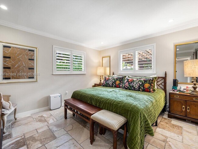 Building Photo - 6300 SW 48th St