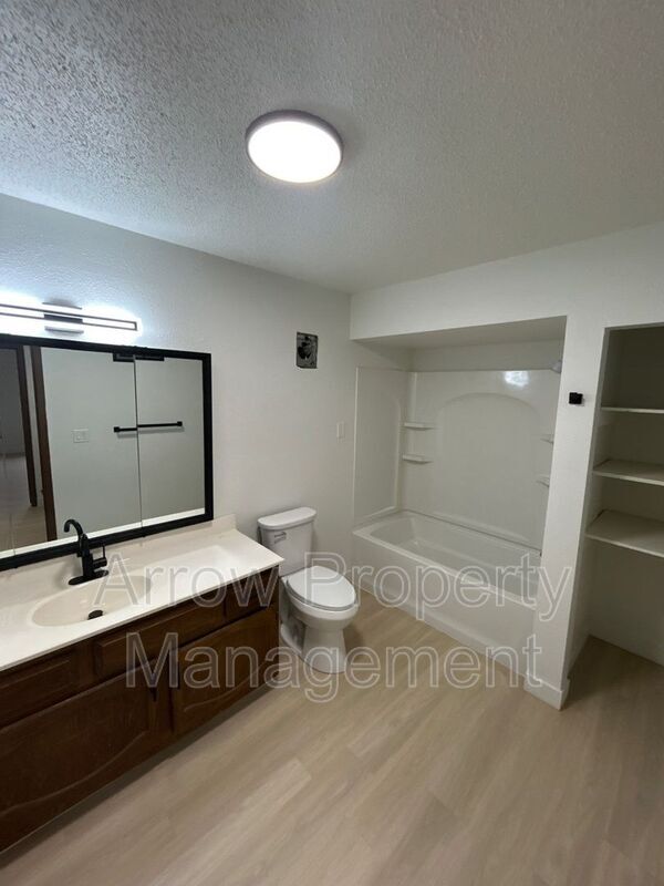 Building Photo - 203 E Arbor Ave