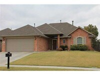 Building Photo - Delightful Home in the heart of Edmond- Pool and Club House-Close to I-35, Broadway Extension and...