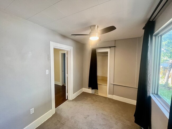 Building Photo - Updated 2 Bedroom Downtown Home!