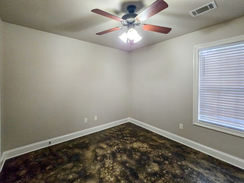 Building Photo - 203 N Bernis St