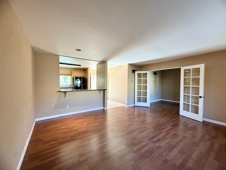 Building Photo - 7545 Charmant Dr