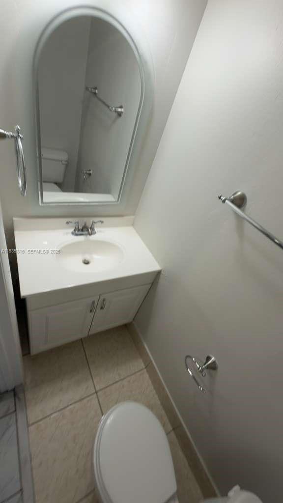 Building Photo - 1750 W 56th St