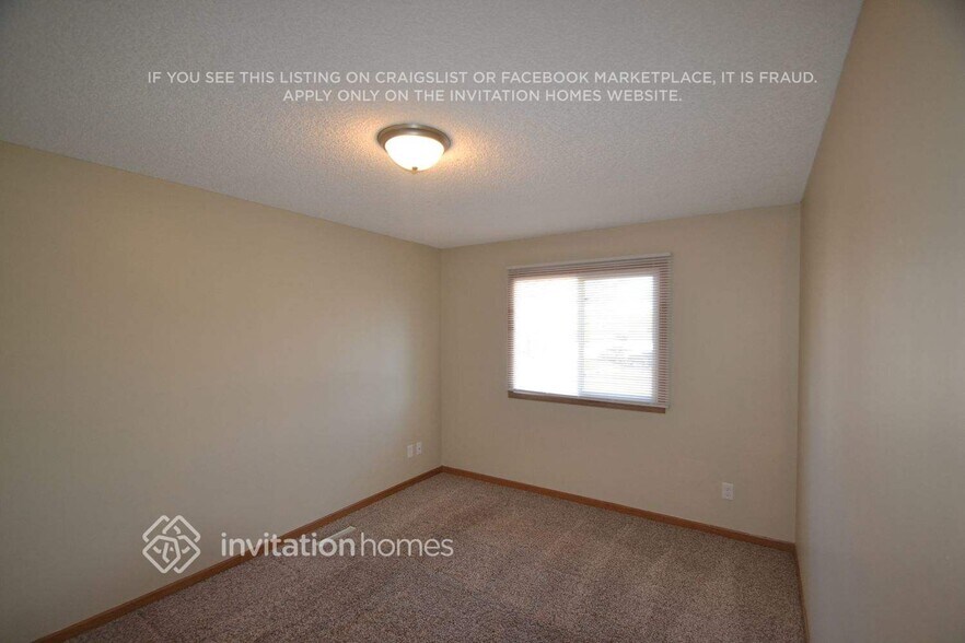 Building Photo - 8239 Hampshire Ct N
