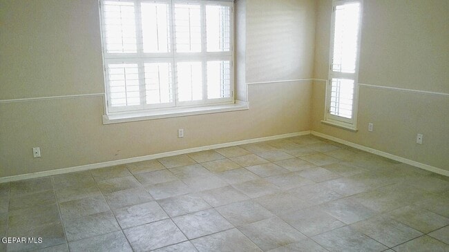 Building Photo - 901 Las Aves Pl