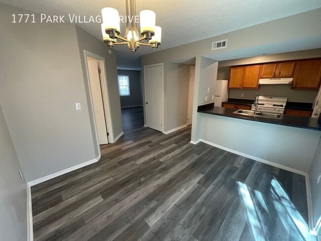 Building Photo - 1771 Park Village Dr