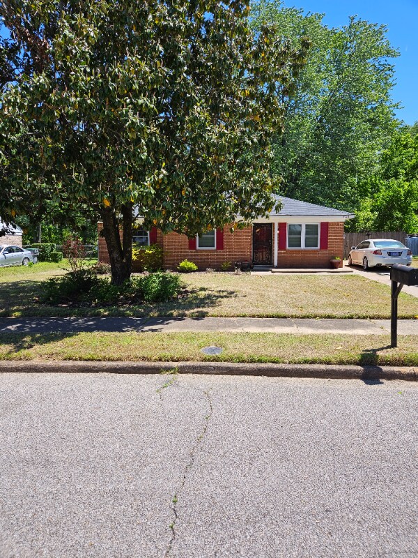 Primary Photo - 4504 Whiteside St