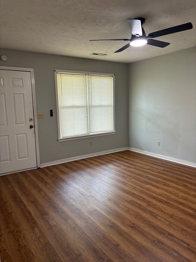 Building Photo - 407 S Washington Ave