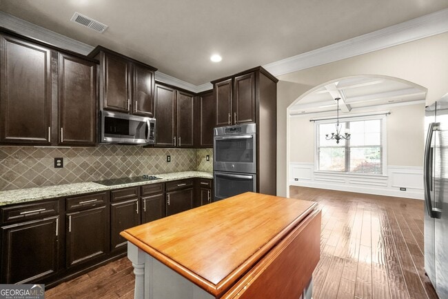 Building Photo - 882 Nestling Dr