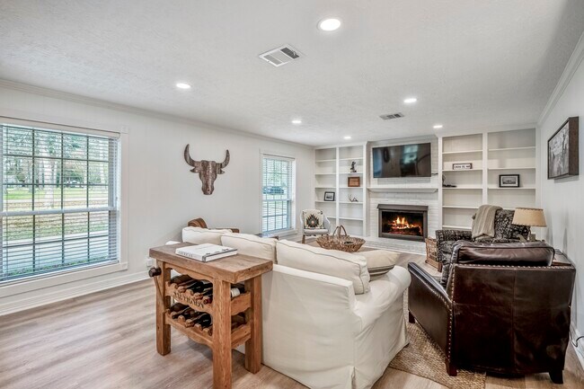 Building Photo - 15347 Conroe Dr