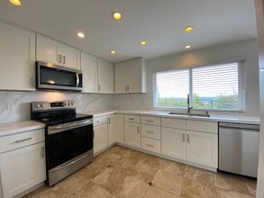 Building Photo - Spacious Home in La Costa with Nice View!!