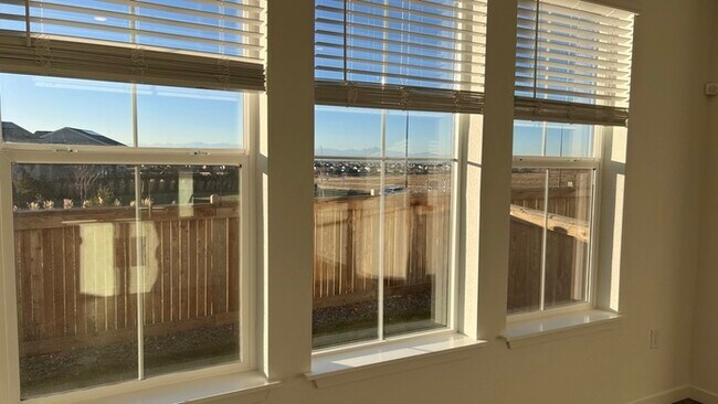 Building Photo - Charming 3 beds 2 baths in Commerce City!