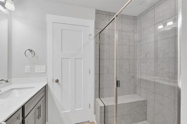 Building Photo - 46 Mardale Ln