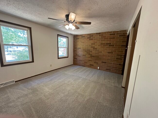 Building Photo - 8531 Kellydale St NW