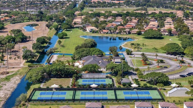 Building Photo - 2425 SE 28th Dr