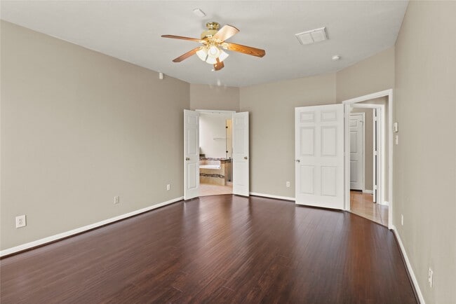 Building Photo - 10807 Oak Bayou Ln