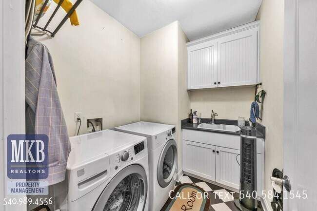 Building Photo - 7621 Nandina Dr