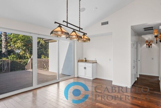 Building Photo - 7940 La Jolla Shores Dr