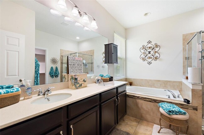 Building Photo - 585 Blue Cypress Dr