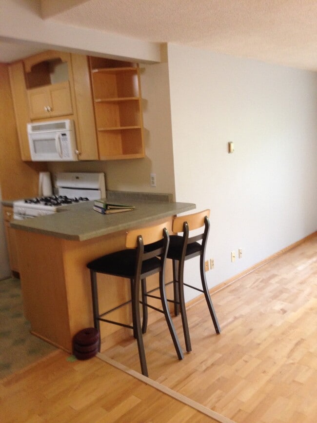 Building Photo - 1601 N Innsbruck Dr
