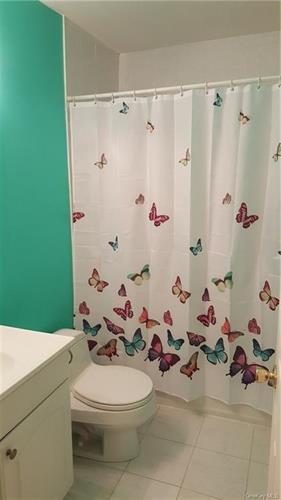 Building Photo - 7 E Lawrence Park Dr E