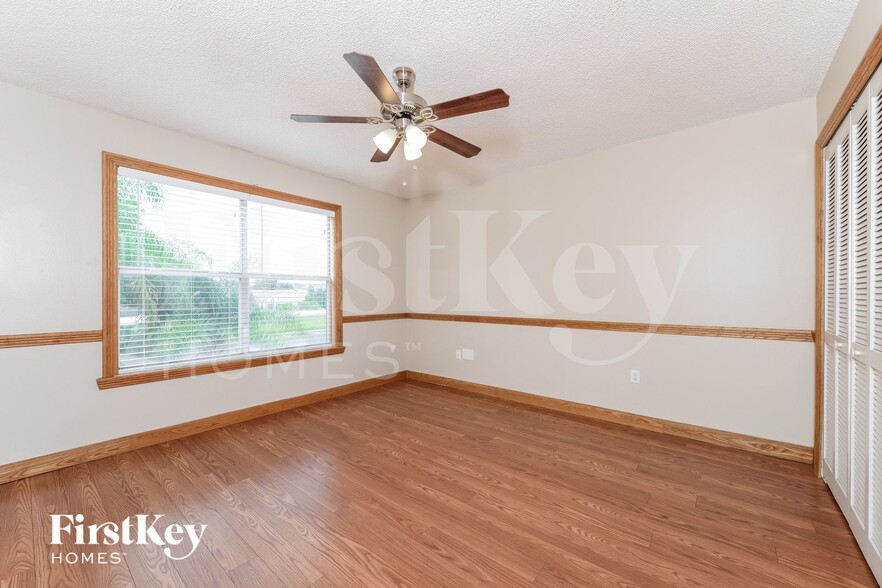 Building Photo - 870 Stone Chapel Ct