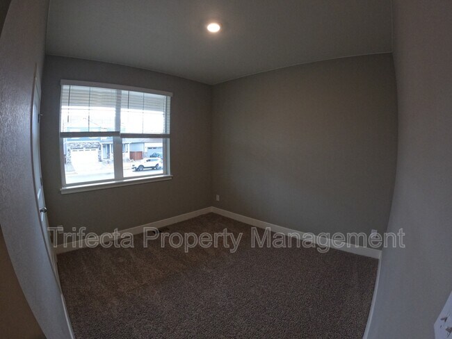 Building Photo - 1938 Raindrop Dr