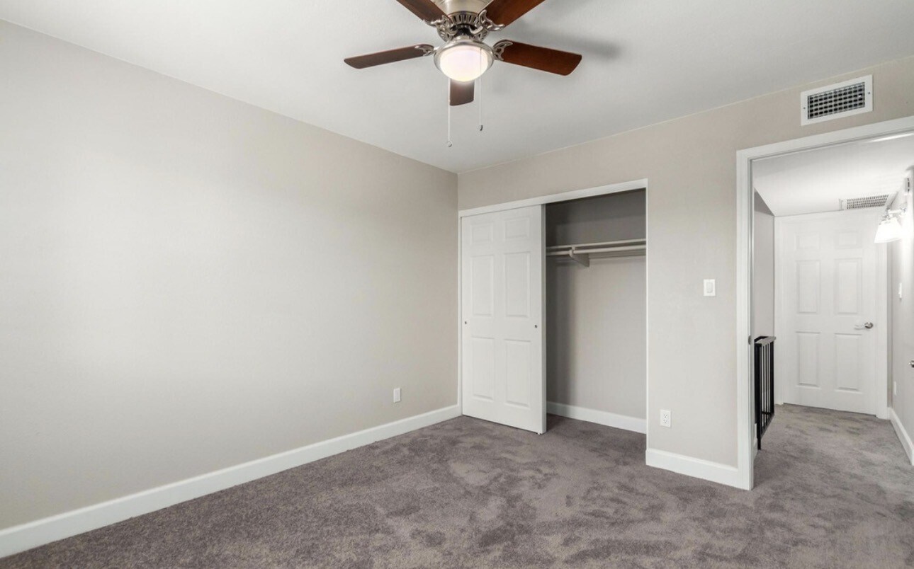 Building Photo - 1623 E Malibu Dr
